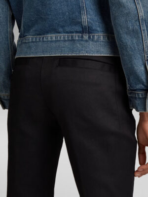 Le Bronson est le chino culte de G-Star RAW. Confectionnée dans un denim extensible, cette version skinny est dotée