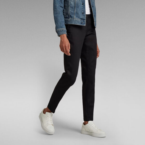 Le Bronson est le chino culte de G-Star RAW. Confectionnée dans un denim extensible, cette version skinny est dotée