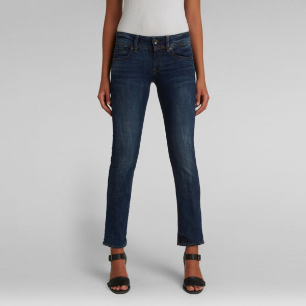 g-star raw jean midge saddle straight bleu fonce sa coupe qui épouse à la perfection les hanches et les cuisses, cette version de saison du Midge propose une coupe droite facile à vivre qui ne fait aucun compromis sur la silhouette flatteuse. Une longue bride au dos et des coutures bien marquées donnent un côté moderne à ce jean 5 poches.