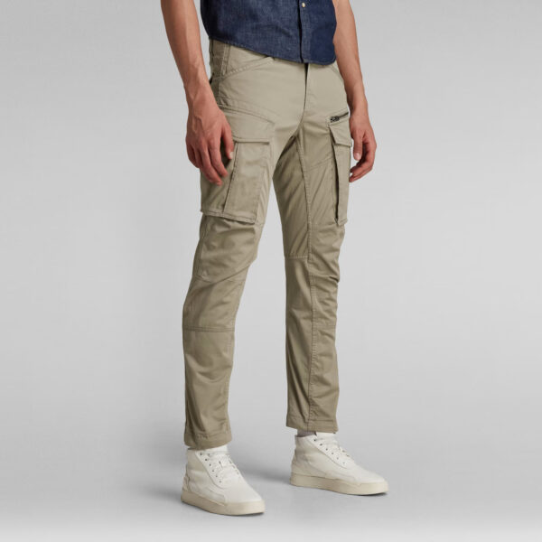 ce pantalon Rovic Zip 3D présente des poches cargo sur les cuisses, dont une avec une poche zippée supplémentaire. Des poches à empiècements sont renforcées d'une bande tissée positionnée le long des bords et le dos présente des poches à rabat. Les genoux articulés offrent une liberté de mouvement accrue