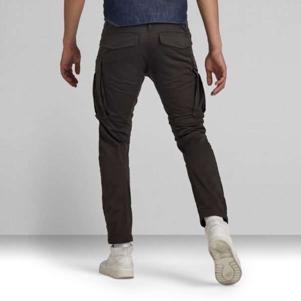 ce pantalon Rovic Zip 3D présente des poches cargo sur les cuisses, dont une avec une poche zippée supplémentaire. Des poches à empiècements sont renforcées d'une bande tissée positionnée le long des bords et le dos présente des poches à rabat. Les genoux articulés offrent une liberté de mouvement accrue