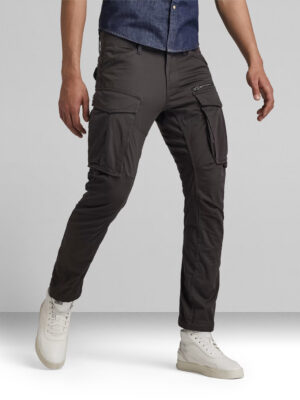 ce pantalon Rovic Zip 3D présente des poches cargo sur les cuisses, dont une avec une poche zippée supplémentaire. Des poches à empiècements sont renforcées d'une bande tissée positionnée le long des bords et le dos présente des poches à rabat. Les genoux articulés offrent une liberté de mouvement accrue