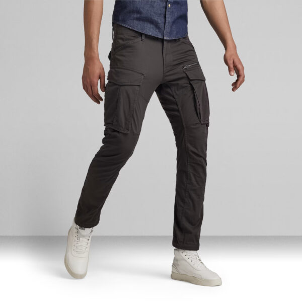 ce pantalon Rovic Zip 3D présente des poches cargo sur les cuisses, dont une avec une poche zippée supplémentaire. Des poches à empiècements sont renforcées d'une bande tissée positionnée le long des bords et le dos présente des poches à rabat. Les genoux articulés offrent une liberté de mouvement accrue