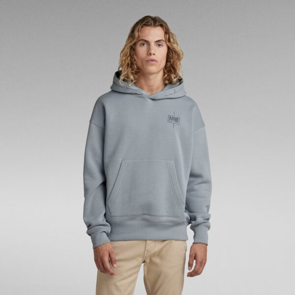 Le sweat à capuche Unisex Core a été conçu pour ceux/celles d’entre vous qui adorent la transition vers des coupes davantage surdimensionnées. La capuche présente une bande intégrée qui permet de l’ajuster. Ce sweat à capuche unisexe présente une grande poche kangourou ainsi que des manches longues et une taille à finition côtelée. Les tailles unisexes sont basées sur les tailles homme.