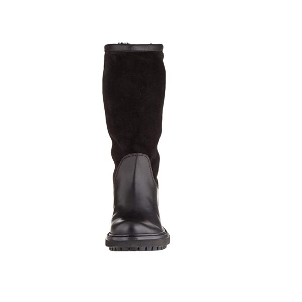 Bottes pour femme respirantes, au charme urbain et au look recherché. Indispensables pour ajouter une touche contemporaine aux tenues métropolitaines, les Iridea présentent une tige noire particulière qui associe cuir lisse et matière à effet cuir brodée. Originales et confortables, ces chaussures possèdent une semelle extérieure crantée qui garantit équilibre, excellente étanchéité et une agréable sensation de bien-être à chaque pas.