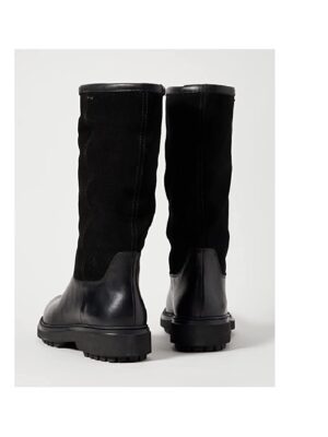 Bottes pour femme respirantes, au charme urbain et au look recherché. Indispensables pour ajouter une touche contemporaine aux tenues métropolitaines, les Iridea présentent une tige noire particulière qui associe cuir lisse et matière à effet cuir brodée. Originales et confortables, ces chaussures possèdent une semelle extérieure crantée qui garantit équilibre, excellente étanchéité et une agréable sensation de bien-être à chaque pas.