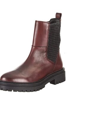 Bottines pour femme urbaines, inspirées des emblématiques bottines Chelsea boots et rehaussées par des détails brogue. Ultra-confortables, résistantes et respirantes, les Bleyze se présentent dans une version classique en cuir lisse noir avec des inserts élastiques qui facilitent l’enfilage. Un modèle intemporel revisité de manière tendance et moderne, qui se marie à la perfection aussi bien avec les tenues recherchées qu’avec les looks plus sportifs.