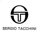  Sergio Tacchini est une marque éponyme ancrée dans l'univers du tennis. Créée en 1966 dans le nord de l'Italie par ce champion de tennis international, 