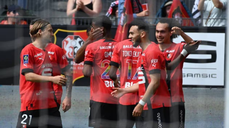 Rennes s’impose et envoie Troyes en Ligue 2