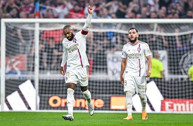 l'Olympique Lyonnais a nettement dominé le Stade de Reims (3-0) Ligue 1